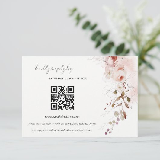 Dusky Herfst Marsala Bloemen Bruiloft QR Code RSVP Informatiekaartje (Staand voorkant)