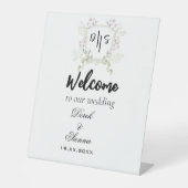 Dusky Wildflower Monogram Crest Wedding Reclamebord Met Voetstuk (Voorkant)
