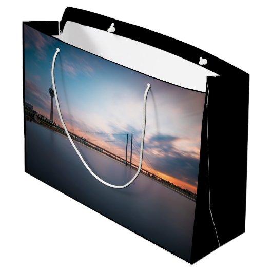 Dusseldorf Duitsland Groot Cadeauzakje (Achterkant Gekanteld)