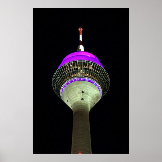 Düsseldorfer Rheinturm bij nacht Poster (Voorkant)