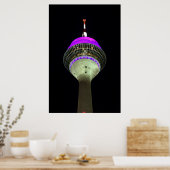 Düsseldorfer Rheinturm bij nacht Poster (Keuken)