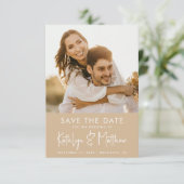 Dusty Beige Fun Script Modern Photo Weddenschap Save The Date (Staand voorkant)
