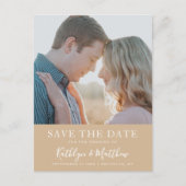 Dusty Beige Modern Typography Simple Photo Wedding Aankondigingskaart (Voorkant)