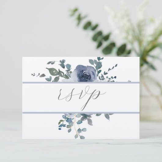 Dusty Blauw Bloemen en Grijs Bruiloft RSVP Kaart (Staand voorkant)