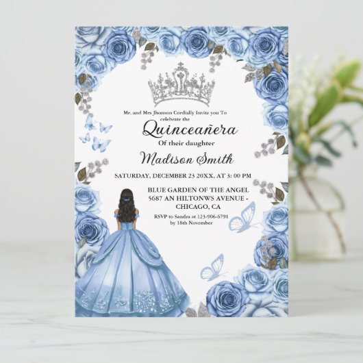 Dusty Blauw Bloemen Vlinder Meisje Quinceanera Kaart (Staand voorkant)