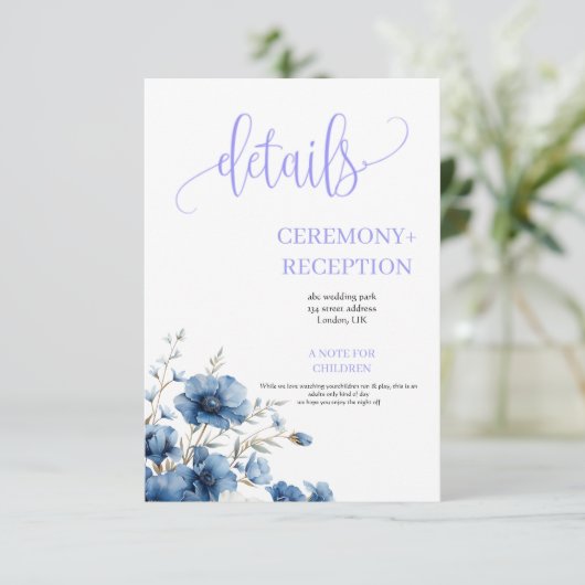 Dusty Blauw en wit bloemen bruiloft details Informatiekaartje (Staand voorkant)