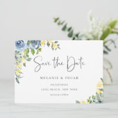 Dusty Blauw Geel Bloemen Foto Save the Date Aankondiging (Staand voorkant)