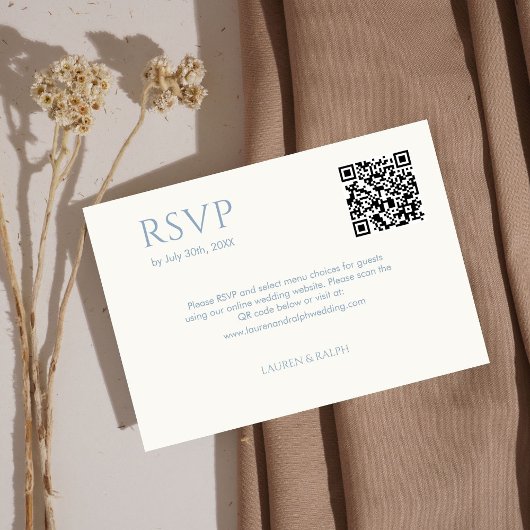 Dusty Blauw & Ivoor Paar Monogram QR Bruiloft RSVP