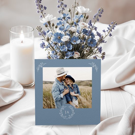 Dusty Blauw Monogram Bruiloft Save The Date Kaart