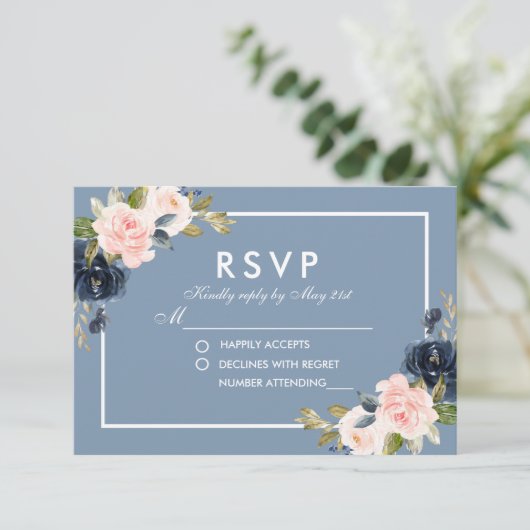 Dusty Blauw Roze Blush Bloemen Bruiloft RSVP (Staand voorkant)
