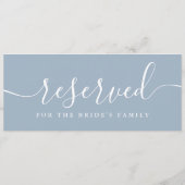 Dusty Blauw Script Bruiloft Gereserveerde Stoel Te (Achterkant)