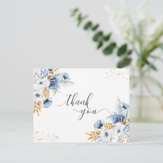 Dusty Blauw Wit Goud Bloemen Bruiloft Bedankkaart (Staand voorkant)