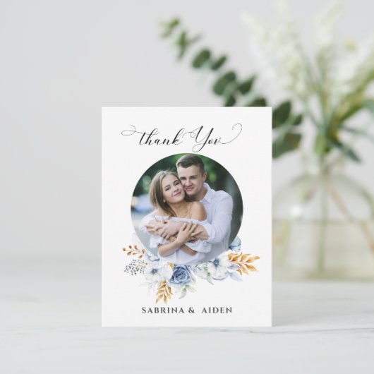 Dusty Blauw Wit Goud Bloemen Foto Bedankkaart (Staand voorkant)