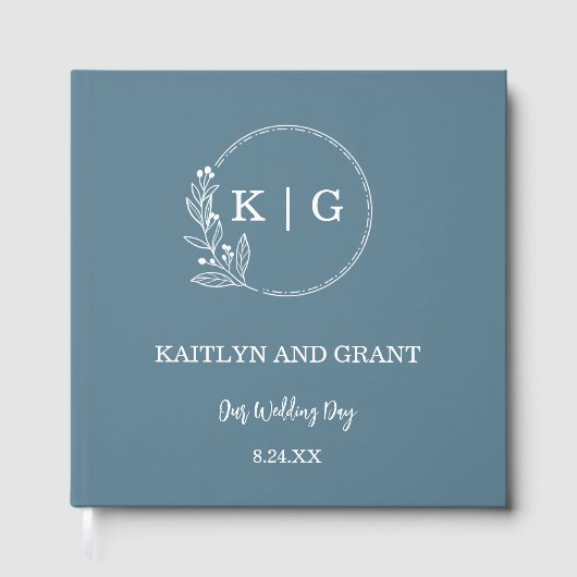 Dusty Blauw & Wit Monogram Bruiloftsgastenboek Gastenboek (Voorkant)