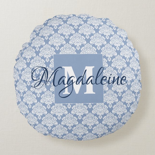 Dusty Blauw & Wit Monogrammed Naam Damask Rond Kussen (Voorkant)