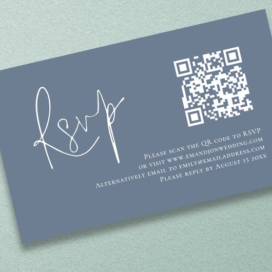 Dusty Blauw Wit Script QR Code Bruiloft RSVP Informatiekaartje