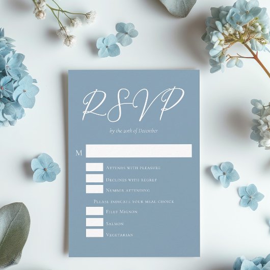 Dusty Blauw Wit Typografie Kustbruiloft RSVP Kaartje