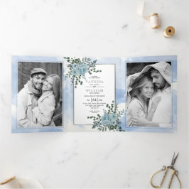 Dusty blauwe bloemen, bladeren bloemen winterbruil drieluik uitnodiging