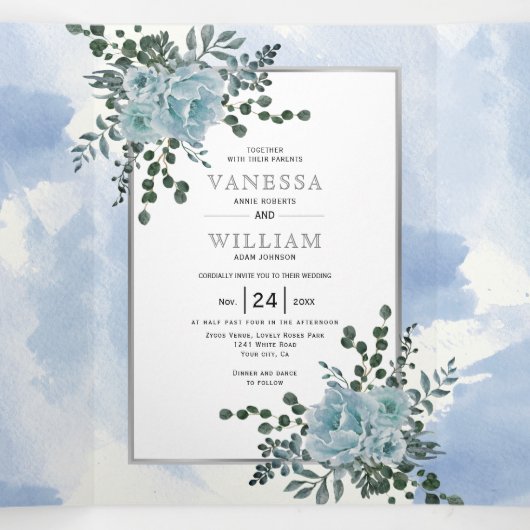 Dusty blauwe bloemen, bladeren bloemen winterbruil drieluik uitnodiging (Binnenkant midden)