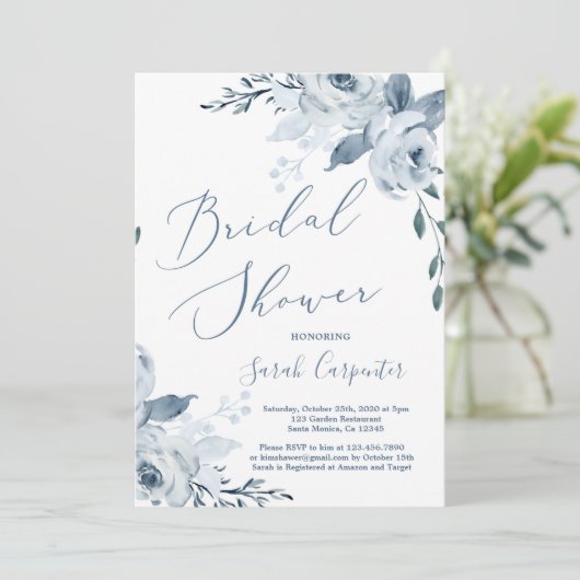 Dusty Blauwe Bloemen Bruids Douche Uitnodiging (Staand voorkant)