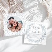 Dusty blauwe bloemenkrans boho Save the Date foto
