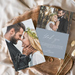 Dusty Blauwe Bruiloft Handgeschreven Dank u 2 Foto Bedankkaart<br><div class="desc">De handgeschreven van het huwelijk Dank u Kaarten die een foto op de voor en rug hebben. De Herfst, de Herfst, de Lente, de Zomer en de Winter Dank u kaarten bevatten een moderne witte en Zwarte hand geschreven krullende manuscripttypografie die elegant, eenvoudig en modern zijn om na u minimalistische...</div>