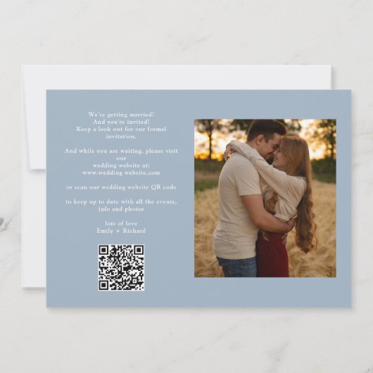 Dusty Blue 2 Foto Elegant Script Wedding QR Code Save The Date (Achterkant)