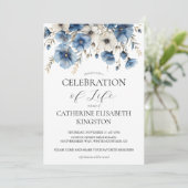 Dusty Blue and White Floral Memorial uitnodiging (Staand voorkant)