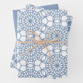 Dusty Blue Arabesque Geometric Pattern Inpakpapier Vel (In situ)