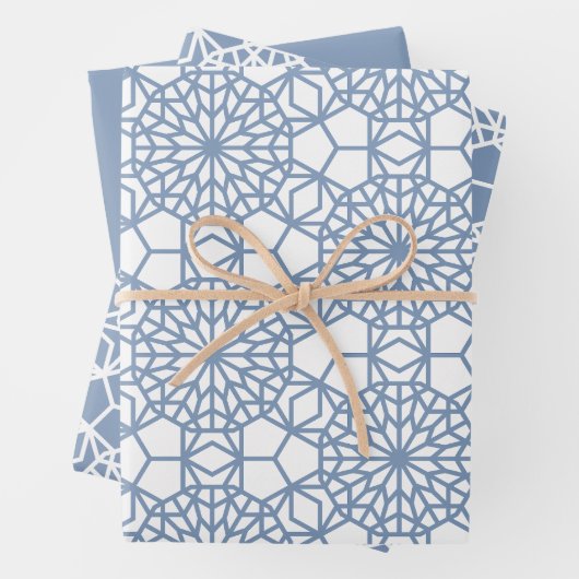 Dusty Blue Arabesque Geometric Pattern Inpakpapier Vel (In situ)