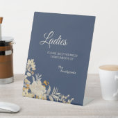 Dusty Blue Autumn Boho Wedding Dames Bathroom Reclamebord Met Voetstuk (Insitu)