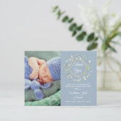 Dusty Blue Baby foto Floral Dank je geboorte Aankondigingskaart (Staand voorkant)