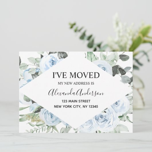 Dusty Blue Bloemen Bewegende Aankondiging (Staand voorkant)