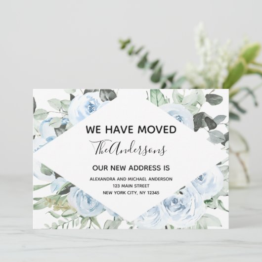 Dusty Blue Bloemen Bewegende Aankondiging (Staand voorkant)