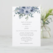 Dusty Blue Bloemen en Grijs Bruiloft Uitnodiging (Staand voorkant)