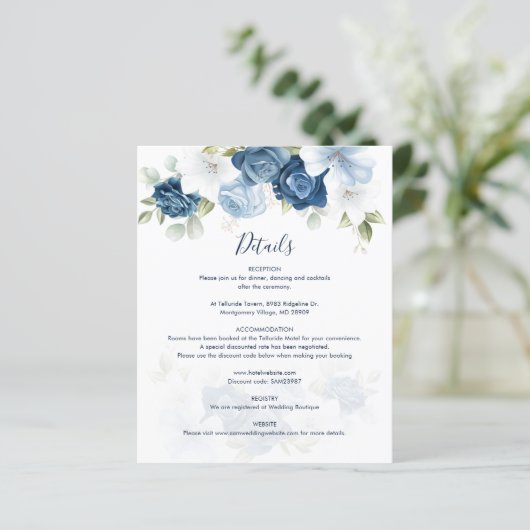 Dusty Blue Bloom Wedding Details Kaart (Staand voorkant)