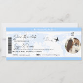 Dusty Blue Boarding Pass Ticket Bruiloft Save The Date (Voorkant)