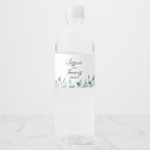 Dusty Blue Boho Chic Wildflowers Eenvoudige bruilo Waterfles Etiket (Voorkant)