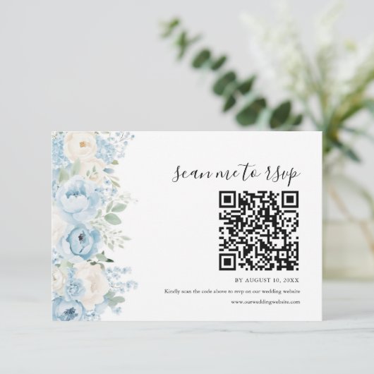 Dusty Blue Boho Floral Wedding QR Code RSVP Kaartje (Staand voorkant)