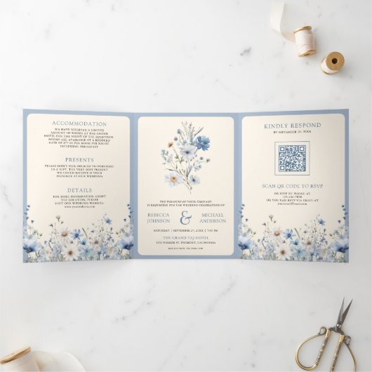 Dusty Blue Boho Wildflower Foto QR Code Bruiloft Drieluik Uitnodiging (Binnen)