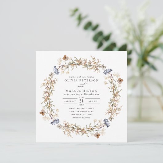 Dusty Blue Boho Wildflower Wedding Uitnodiging (Staand voorkant)