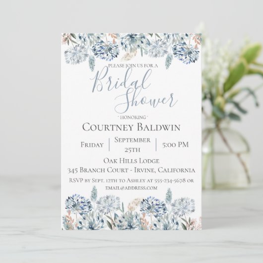 Dusty Blue Botanical Bridal Shower Uitnodiging (Staand voorkant)