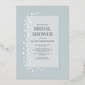 Dusty Blue Botanical Floral Bridal Shower Silver Folie Uitnodiging (Voorkant)