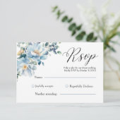 Dusty Blue Botanical Floral RSVP kaart (Staand voorkant)
