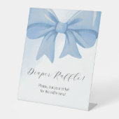 Dusty Blue Bow Baby shower Luier Raffle Reclamebord Met Voetstuk (Voorkant)