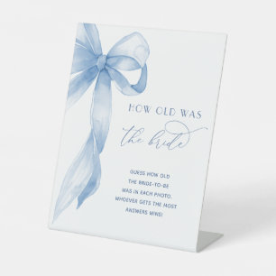 Dusty Blue Bow Hoe oud was het bruid Vrijgezellenf Reclamebord Met Voetstuk
