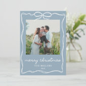 Dusty Blue Bow Merry Christmas 4 Fotofamilie Feestdagenkaart (Staand voorkant)