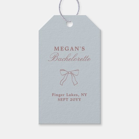 Dusty Blue Bow Personalized Bachelorette Party Cadeaulabel (Voorkant)