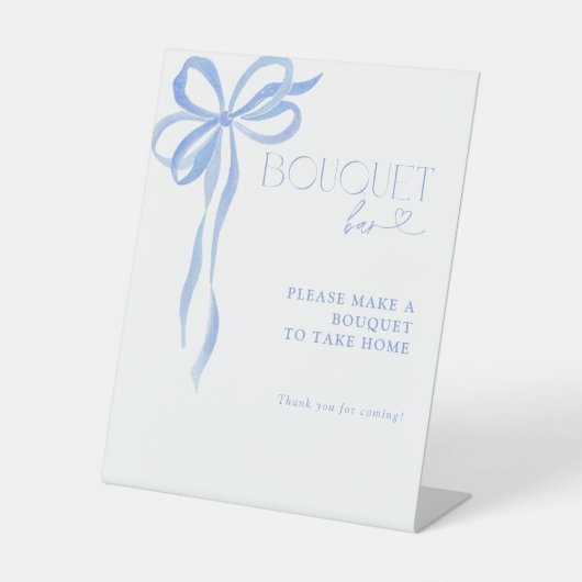 Dusty Blue Bow Vrijgezellenfeest Boeket Bar Reclamebord Met Voetstuk (Voorkant)