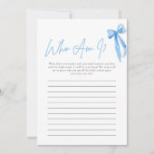 Dusty Blue Bow Who Am I Vrijgezellenfeest Game Kaa Kaart (Voorkant)